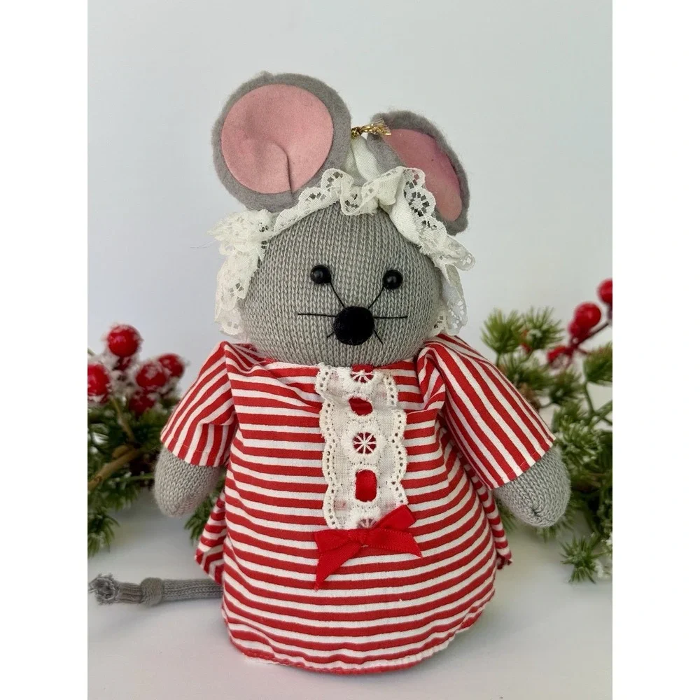 VTG Handmade Christmas Sock Mouse Family Ornaments/Decor - Stuffed/Felted/Beaded